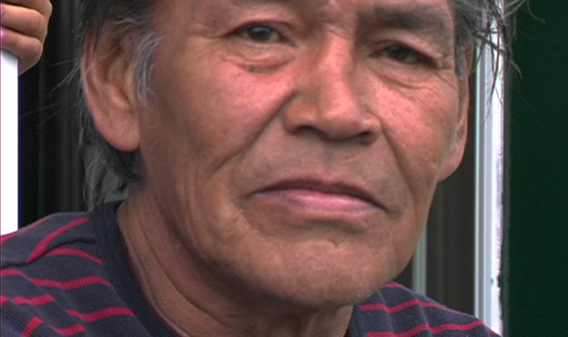 Jacques André, à Uashat, dans Aimer, finir, un film de Lucie Lambert